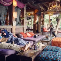 Kabar bahagia dari pasangan Fedi Nuril dan istri, Vanny Widyasasi. Pasangan ini baru saja dikaruniai seorang anak laki-laki. Kabar itu didapat dari akun Instagram Lambe Turah. (Instagram/fedinuril)