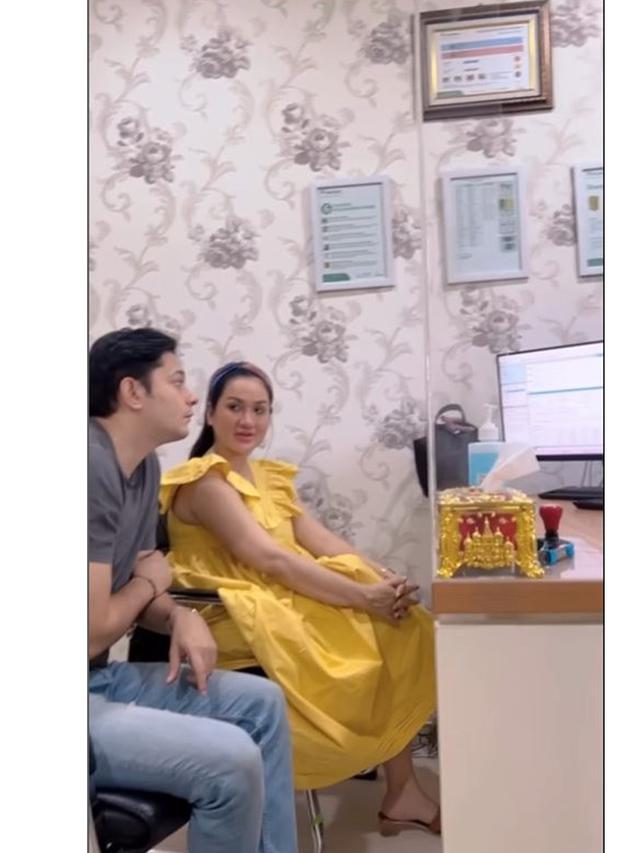 Dituding Selingkuh, Ini 6 Potret Andrew Andika saat Temani Istri Periksa Kandungan