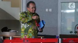 Sekretaris Mahkamah Agung (MA) Achmad Setyo Pudjoharsoyo seusai menjalani pemeriksaan di Gedung KPK, Jakarta, Rabu (18/12/2019). Achmad Setyo Pudjoharsoyo diperiksa terkait kasus suap dan gratifikasi pengurusan perkara di Mahkamah Agung Tahun 2011-2016. (merdeka.com/Dwi Narwoko)