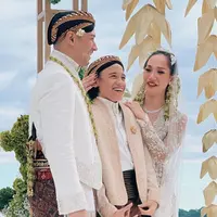 Salah satu yang mencuri perhatian dalam pernikahan BCL dan Tiko Aryawardhana adalah Noah Sinclair. Ia ikut bahagia menyaksikan ibunya menikah lagi. (Foto: Dok. Instagram @adamyousofunny)