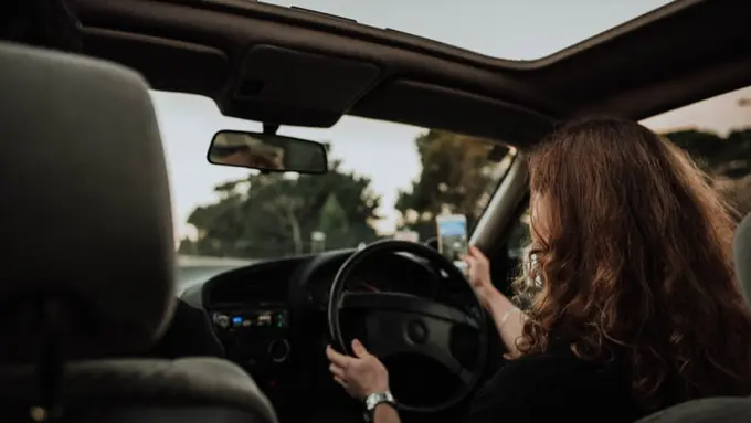 Perempuan Aman Berkendara Menggunakan Ojek Online dengan Standar Keamanan Tertinggi dari Gojek