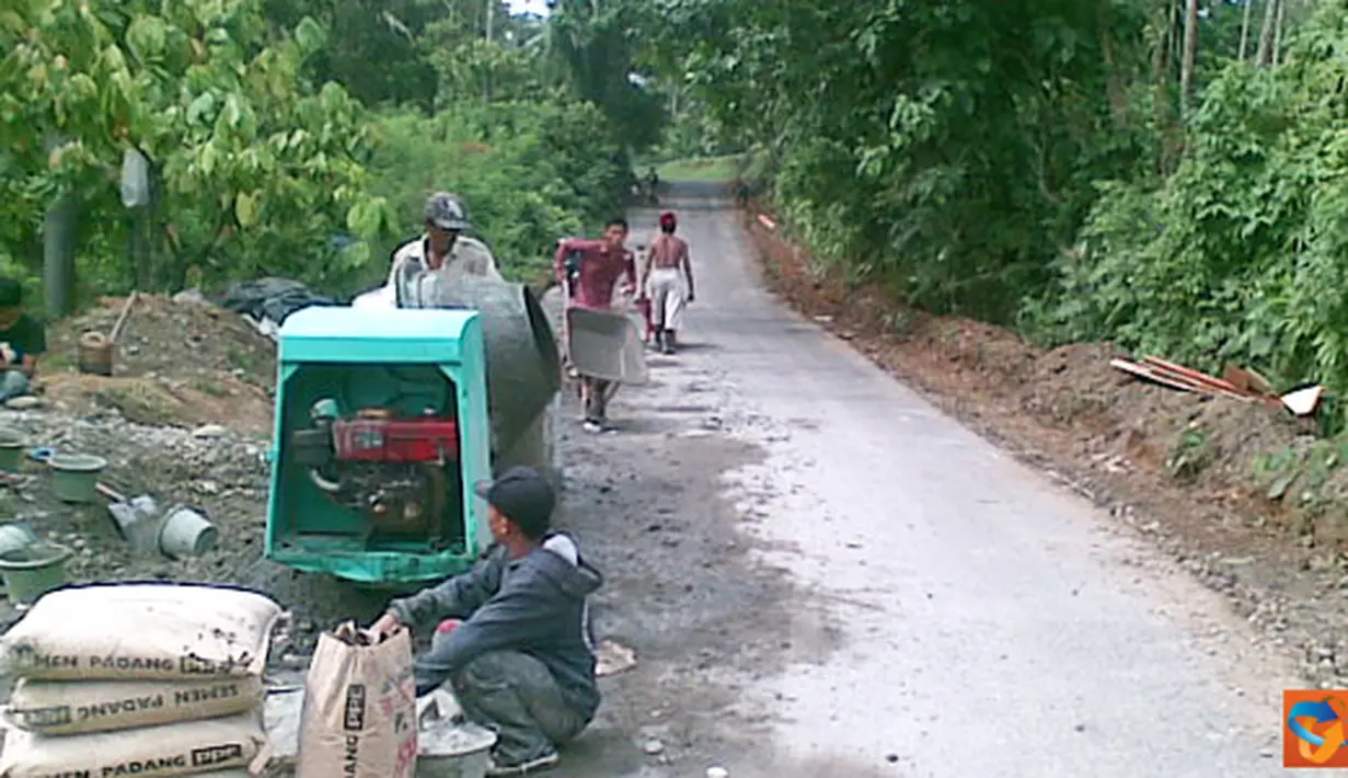 Citizen6, Naworambe: Warga Kecamatan Namorambe mendukung dan merasa bangga dengan pembangunan yang dikerjakan dinas PU Deli Serdang untuk memperlebar jalan besar Namorambe sepanjang enam Kilometer (Pengirim: Muhammad Ali) 