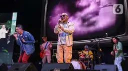 Base Jam jadi salah satu band yang paling ditunggu di hari kedua gelaran All You Can Hear Gigs, event yang digagas musisi Ferdy Tahier di Ashtana Kemang, Jakarta. (Liputan6.com/Angga Yuniar)
