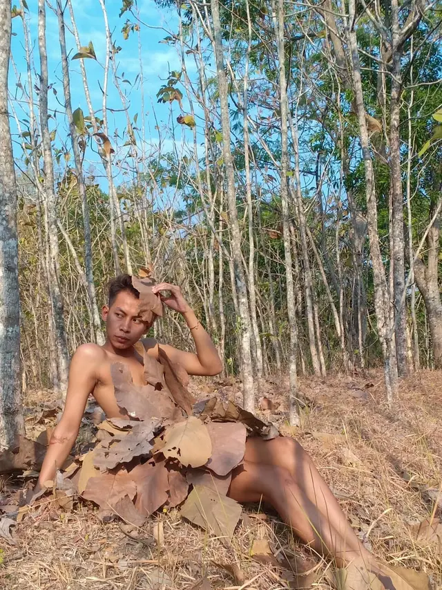 6 Outfit Kocak Melki Spomo Pakai Daun Ini Bikin Ketawa Geli