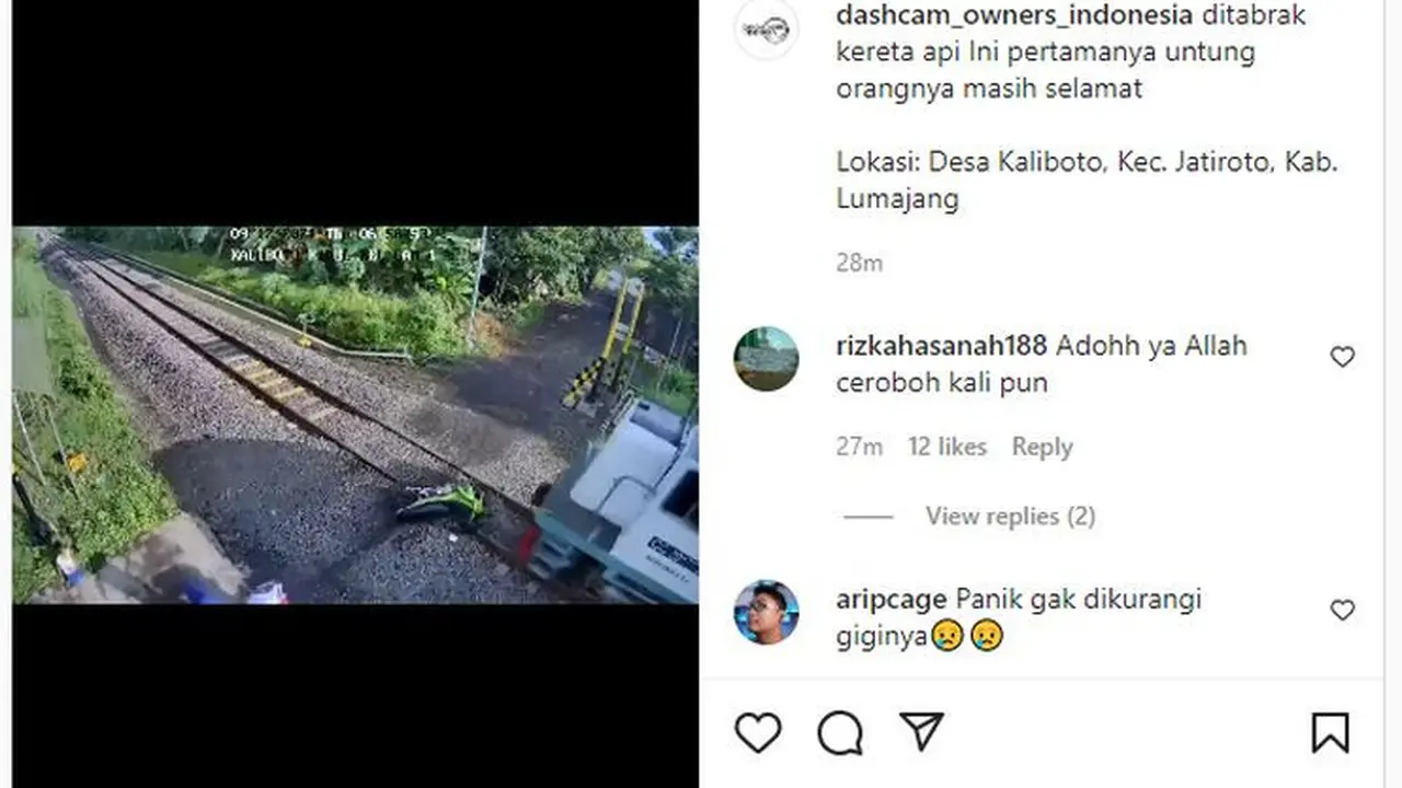 Pengendara Motor Emak-Emak Ini Nyaris Tertabrak kereta Api (Ist)