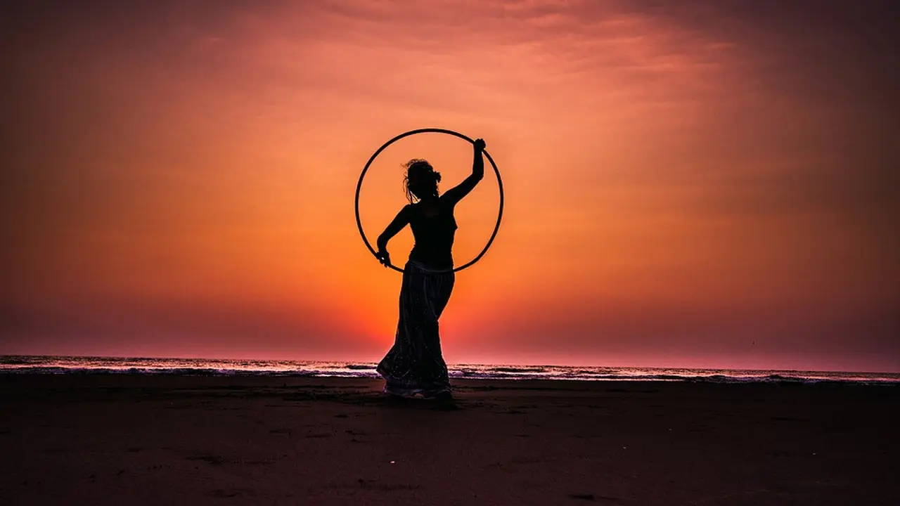 Ilustrasi hula hoop (Pixabay)