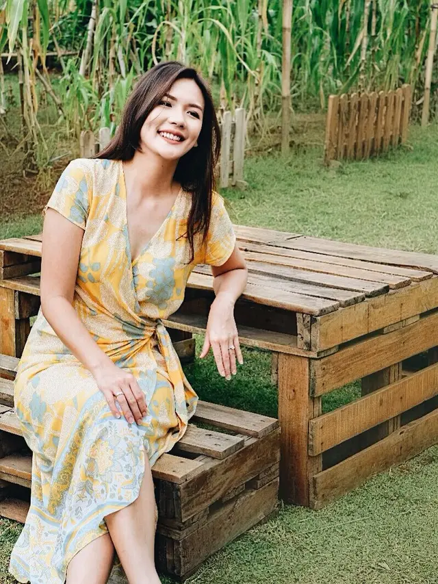 Kerap Bergaya Kasual, Ini 6 Pesona Deasy Priscilla Istri Marcel Chandrawinata
