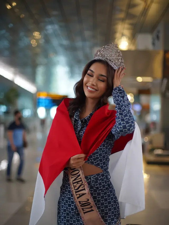 Sophia Rogan Terbang ke Thailand untuk Berlaga di Miss Grand International 2021