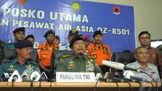 Panglima TNI Jenderal Moeldoko saat konferensi pers di Lanud Iskandar, Pangkalan Bun, Kalteng, Sabtu (10/1). (Liputan6.com/Andrian M Tunay)