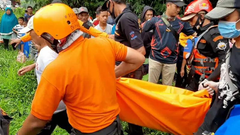 2 gadis remaja yang hilang terseret arus Sungai Cisadane, Bogor ditemukan dalam kondisi meninggal dunia