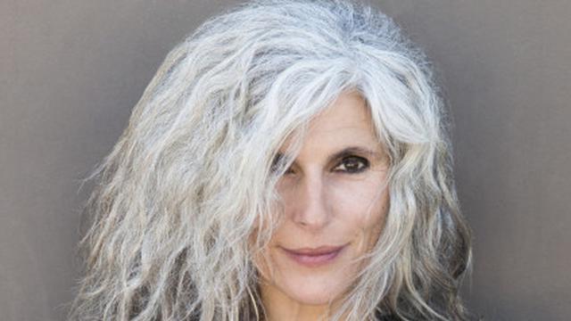 5 Alasan Rambut  Berwarna  Abu Abu Itu Keren  Fashion 