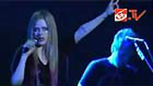 Avril Lavigne Hipnotis Ribuan Fansnya