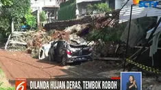 Tembok roboh menimpa kendaraan yang terparkir tepat dibawahnya. Beruntung, saat kejadian tidak ada warga yang melintas.
