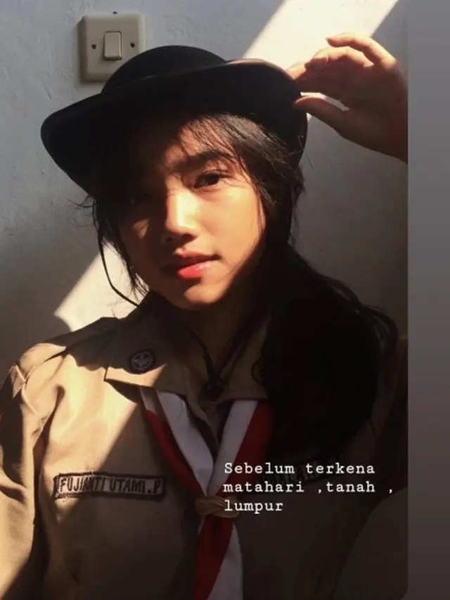 6 Foto Lawas Fuji Saat Pakai Seragam Pramuka SMA, Tengil Sedari Dulu