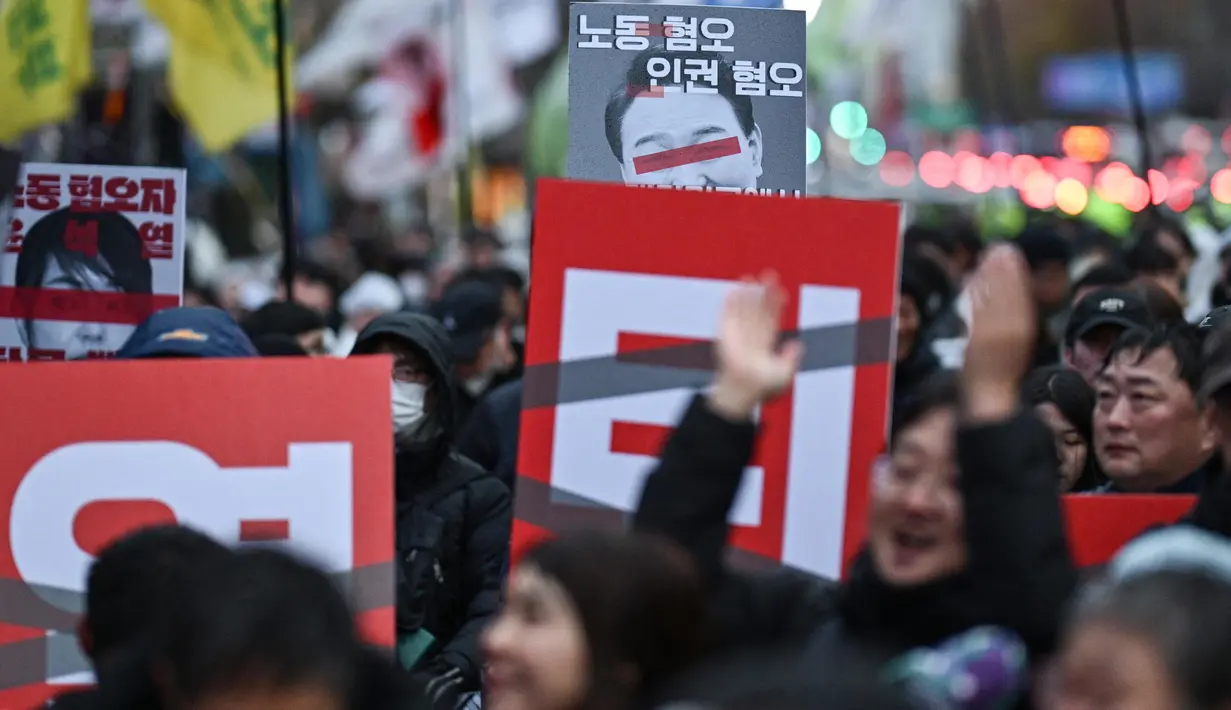Presiden Korea Selatan Yoon Suk Yeol tidak menghiraukan mosi pemakzulan yang diajukan partai oposisi. (Anthony WALLACE/AFP)