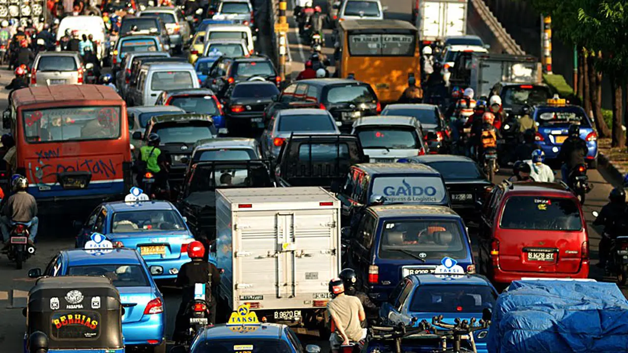 Kicauan Para Pengguna Jalan yang Kena Macet KAA 2015