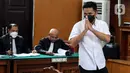Terdakwa kasus pembunuhan Brigadir Yosua, Richard Eliezer Pudihang Lumiu bersiap menjalani sidang pembacaan replik atau tanggapan Jaksa Penuntut Umum (JPU) di PN Jakarta Selatan, Senin (30/1/2023). Jaksa juga telah mempertimbangkan rekomendasi dari Lembaga Perlindungan Saksi dan Korban (LPSK) dalam menyusun tuntutan terhadap Bharada E.  (Liputan6.com/Johan Tallo)