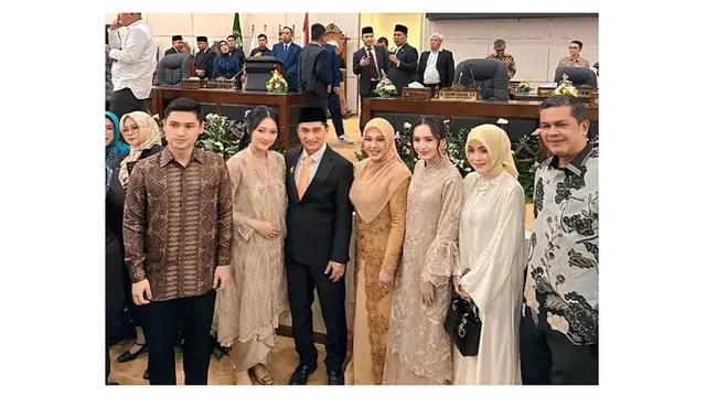 6 Potret Beby Tsabina di Acara Sertijab Ayah Mertua, Menawan Pakai Gamis Krem