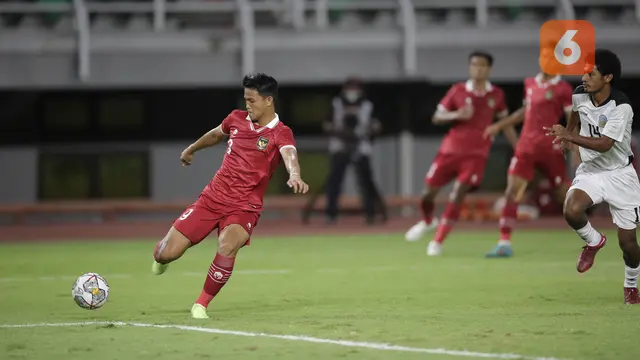 Foto: Tajam di Udara dan Ganas di Darat, Hokky Caraka Jadi Mimpi Buruk Timnas Timor Leste di Laga Pertama Kualifikasi Piala Asia U-20