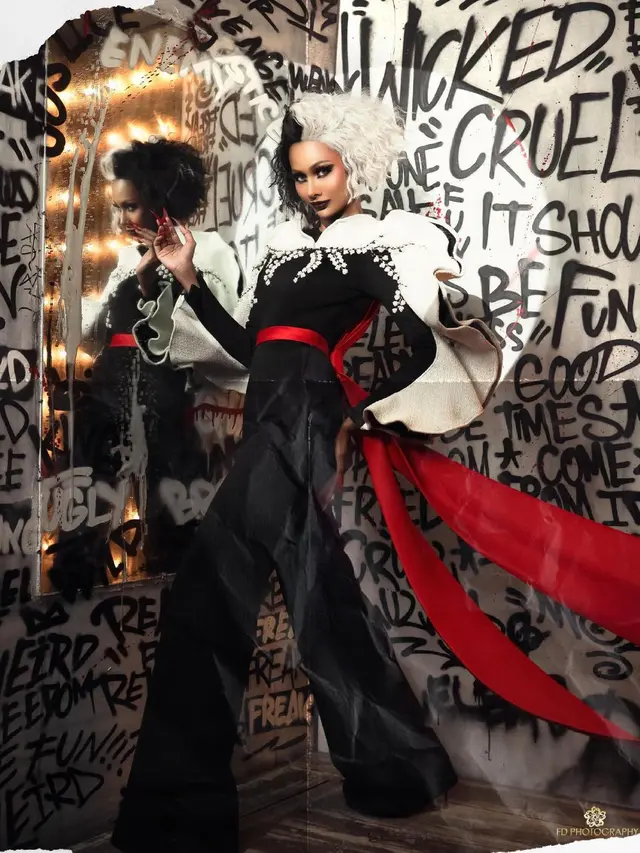 7 Gaya Pemotretan Aurra Kharisma Bertema Karakter Disney Cruella