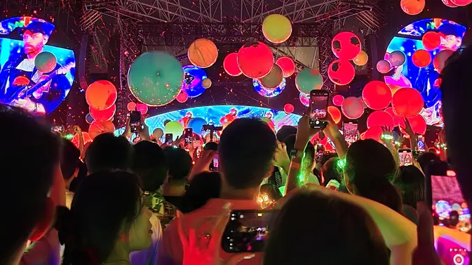 <p>Membidik momen konser Coldplay di Singapura lewat kamera Samsung Galaxy S24 Ultra. (Liputan6.com/Agustin Setyo Wardani)</p>