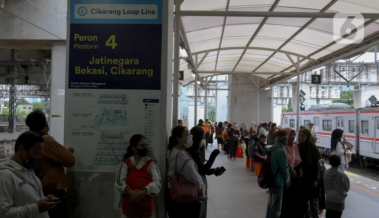 Direktur Utama KAI Commuter Asdo Artriviyanto menyampaikan, perjalanan KRL Jabodetabek ditambah 15 perjalanan dari yang sebelumnya sebanyak 1.048 perjalanan menjadi 1.063 perjalanan. (Liputan6.com/Herman Zakharia)