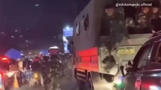 Keributan anggota TNI dengan sopir angkot di Sukabumi, Jawa Barat. (Foto: Tangkapan layar IG @infokomando.official)