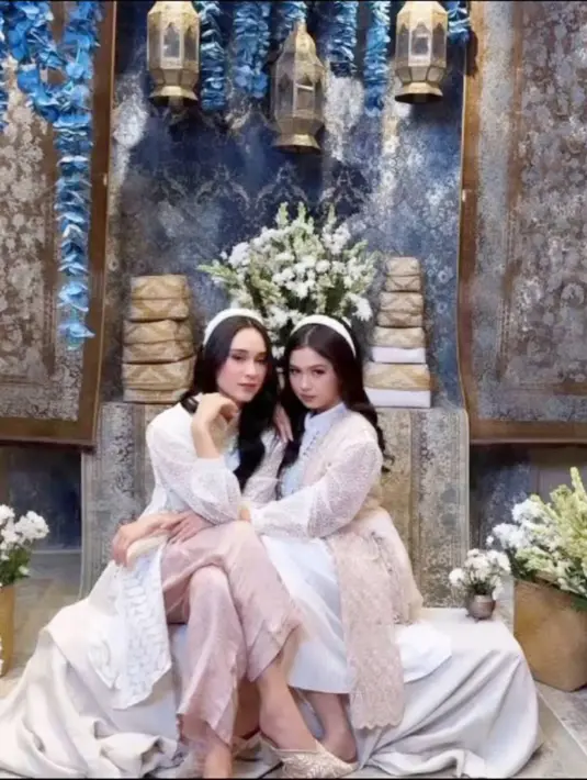 Jalani pemotretan bersama para selebriti lainnya seperti Yasmin Napper, sosok Saskia Cadwick tetap terlihat menonjol. Banyak netizen pun memberikan berbagai pujian dari penampilannya dalam pemtoretan tersebut. Sosoknya terlihat elegan dengan balutan busana bernuansa cerah. (Liputan6.com/IG/@saskiachadwick_)