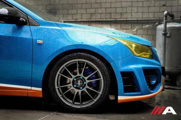 Chevy Cruze ala Gulf Racing Livery - Galeri Otosia.com