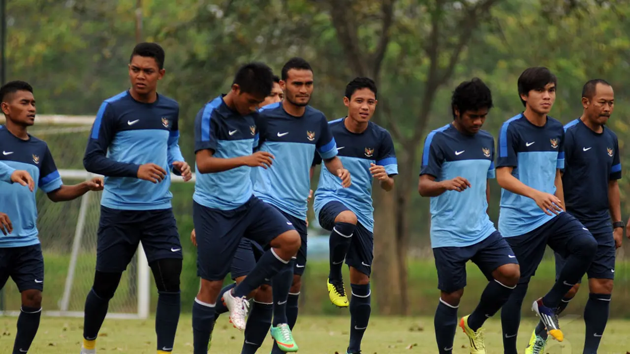 Pemain Timnas U19 Indonesia Berlatih Bersama Seniornya