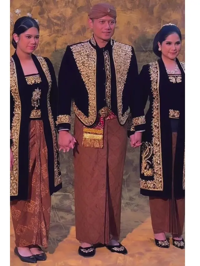 7 Gaya Pemotretan Terbaru Keluarga AHY dan Annisa Pohan, Usung Konsep Adat Jawa