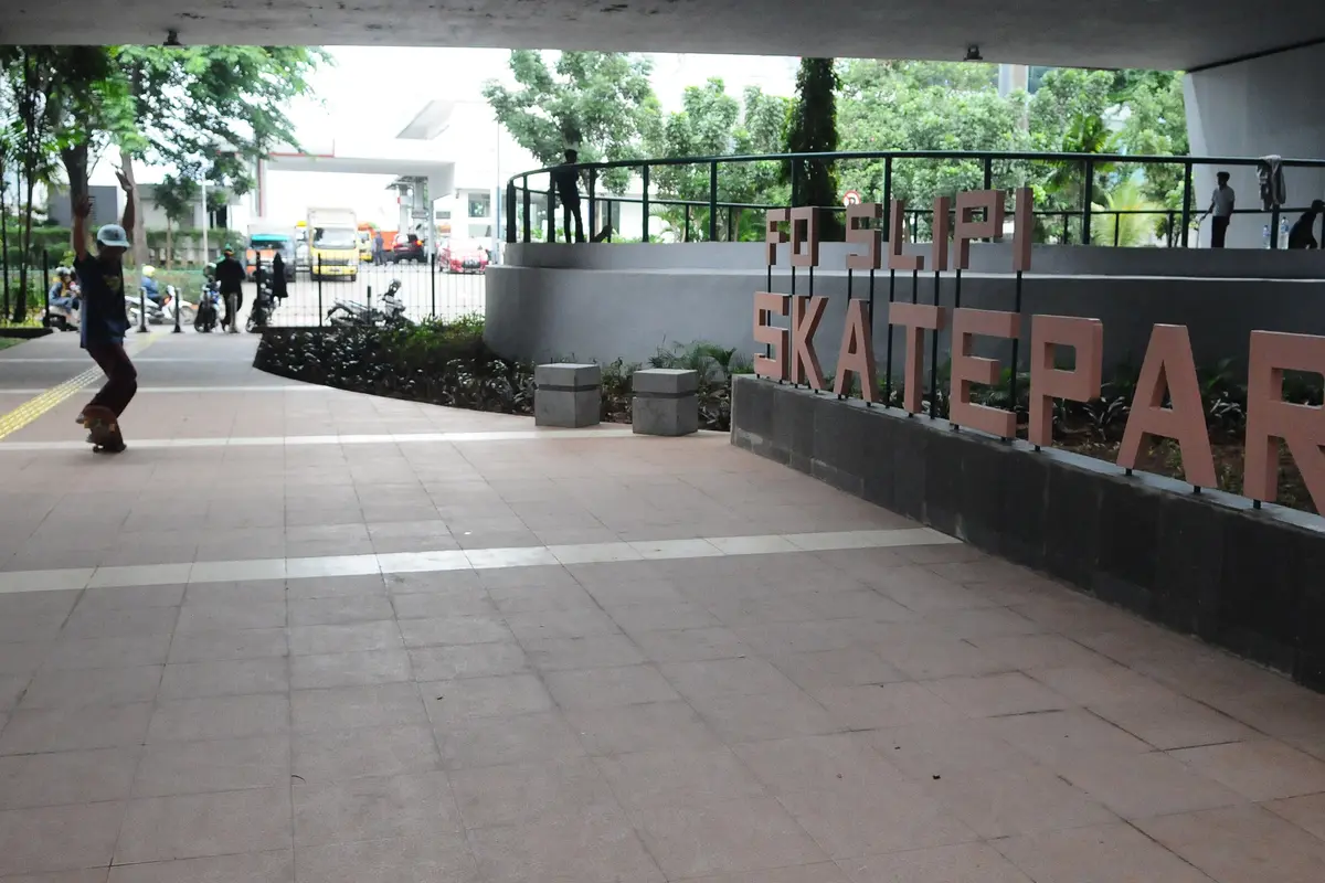 Belum Diresmikan, Lintasan Skate Park di Kolong Slipi Berlubang
