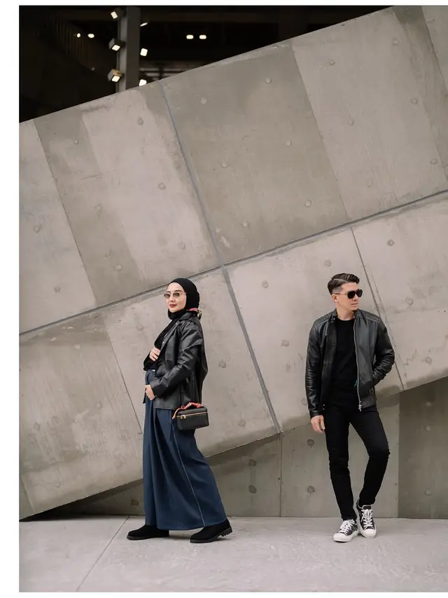 6 Gaya Zaskia Sungkar dan Irwansyah Umumkan Jenis Kelamin Anak, Tampil Edgy Kasual
