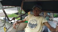 Mengayuh Jerih Payah: Kisah Warto Puluhan Tahun Tinggal di Atas Becak di Depok karena Tak Punya Rumah