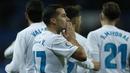 Pemain Real Madrid, Lucas Vazquez memberikan salam kepada fans usai membobol gawang Numancia pada laga Copa Del Rey di Santiago Bernabeu stadium, Madrid, (10/01/2018). Real Madrid unggul agregat 5-2 atas Numancia. (AP/Francisco Seco)