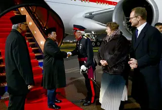 Presiden Prabowo Subianto tiba di London, Inggris, Minggu, 18 januari 2026 malam dalam rangka melakukan kunjungan kerja. Agenda tersebut bertujuan memperkuat hubungan bilateral dan kemitraan strategis antara Indonesia dan Inggris. (Foto: Biro Pers Istana)