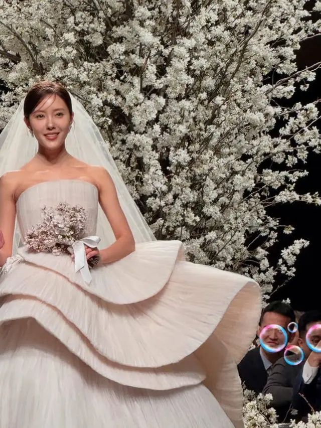 Pesona Hyomin T-ara di Hari Pernikahan.