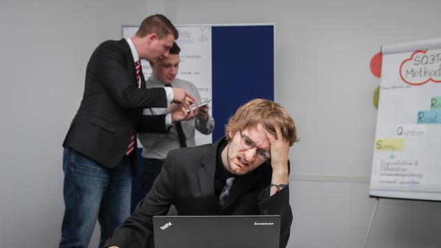 Stres di Hari Pertama Kerja