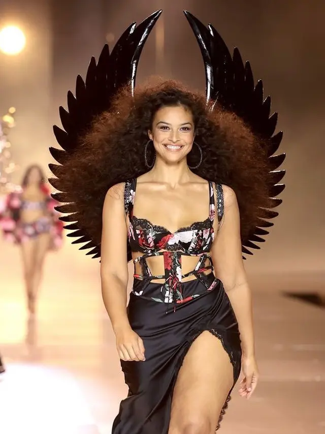 Devyn Garcia di Victoria’s Secret Fashion Show 2024. [@devynfaithgarcia]