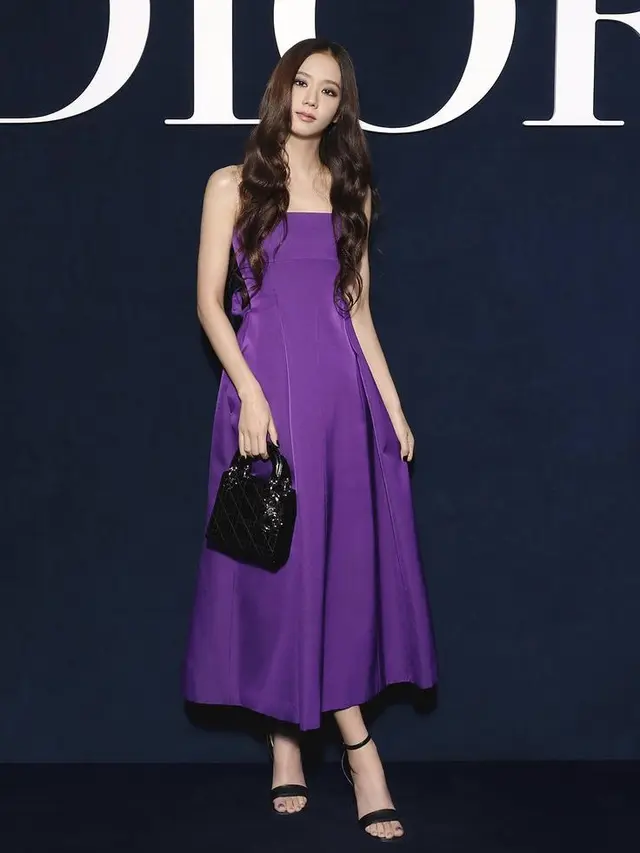 Jisoo Blackpink di Dior Paris Fashion Week 2023