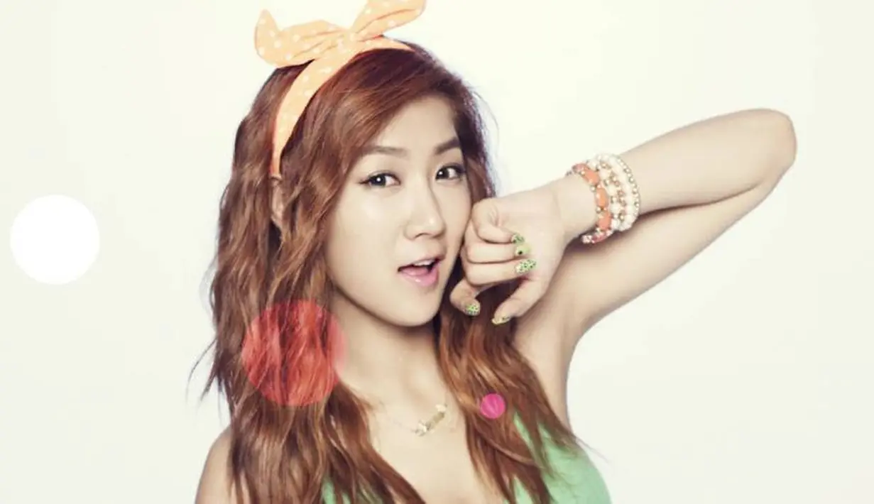 Setelah Sistar bubar, Soyou memutuskan untuk bersolo karier. Ia pun merilis album pertamanya yang berjudul Part.1 RE:BORN. (Foto: allkpop.com)