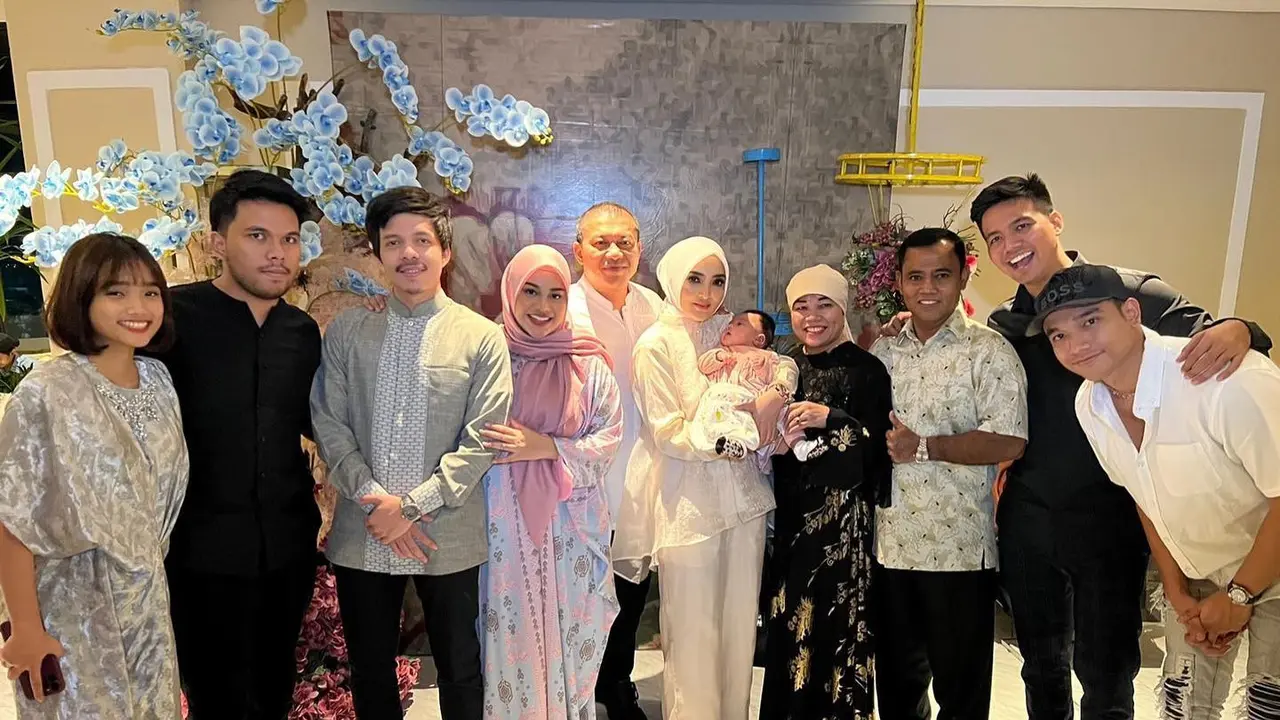 7 Potret Keluarga Hermansyah Gelar Buka Bersama, Dihadiri Banyak Selebriti