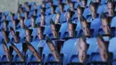 Ribuan Jamie Vardy dalam wujud topeng menghiasi setiap kursi penonton saat laga Leicester melawan Everton. Vardy musim ini sudah tampil 17 kali dengan mencetak lima gol dan tiga assist. (Reuters/Darren Staples)