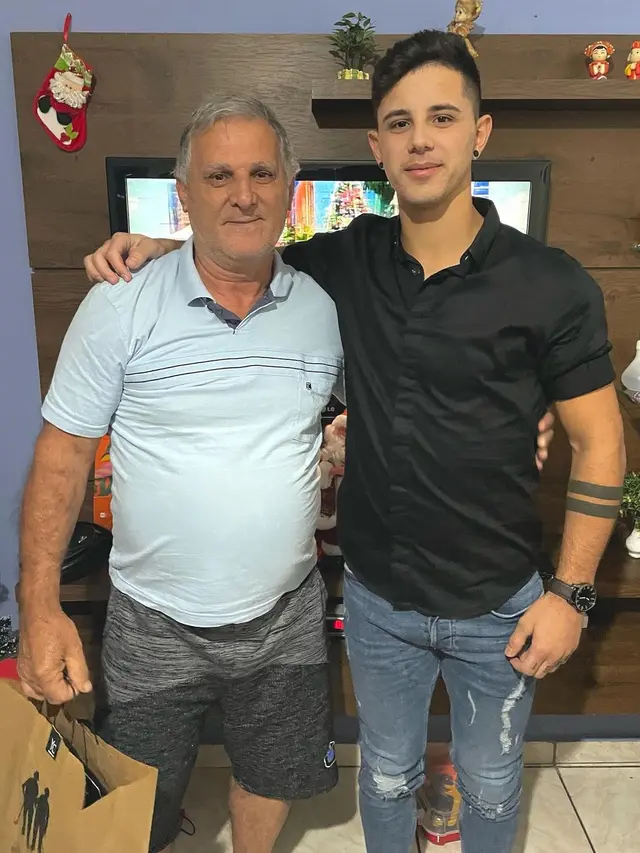5 Potret Bruno Moreira Bareng Keluarga di Brazil, Selalu Suportif
