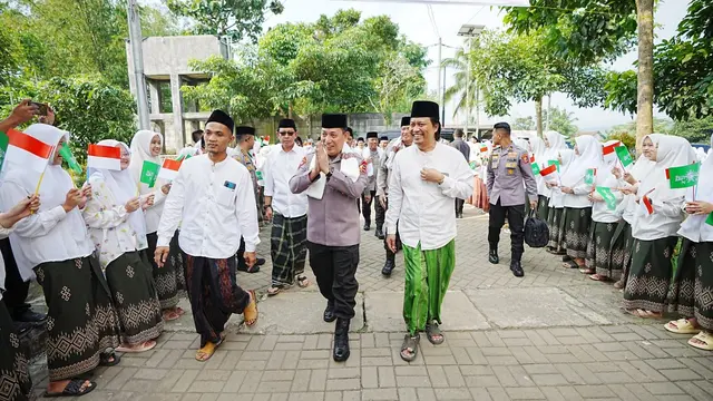Kapolri Jenderal Pol. Listyo Sigit Prabowo saat menghadiri acara halal bihalal di Pesantren Subhanul Wathon, Magelang, Jawa Tengah, Minggu, (21/5/2023)