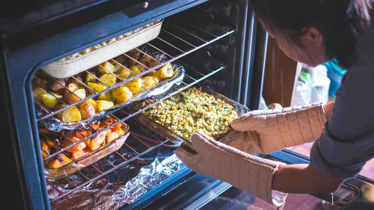 Ilustrasi memanaskan hingga Memanggang Makanan di oven/dok. Unsplash Alex