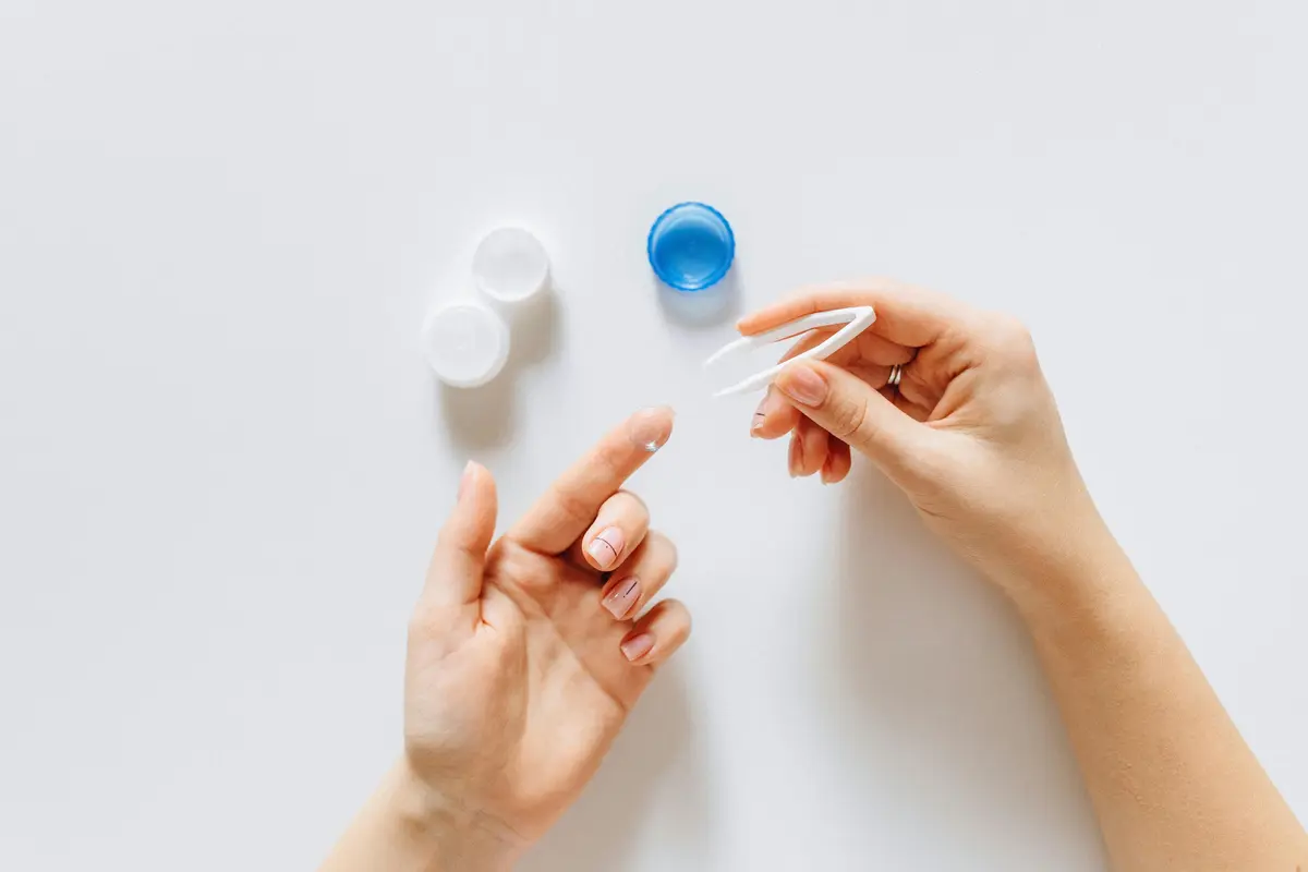 Do's & Don'ts Penggunaan Softlens yang Harus Kamu Tahu (photo by pexels.com)