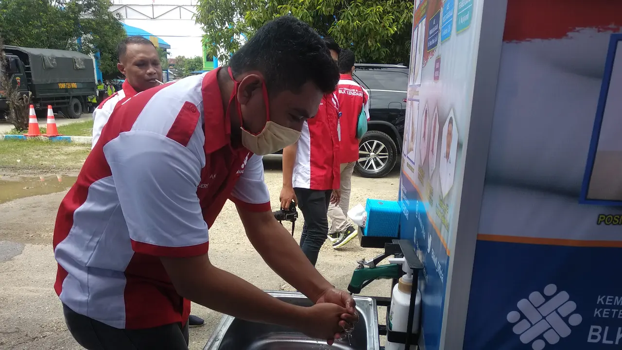 Wastafel buat karyawan korban PHK di BLK Kendari.(Liputan6.com/Ahmad Akbar Fua)