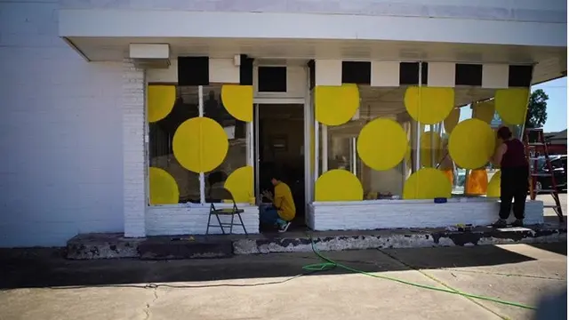 Seniman Ini Ubah SPBU Tak Terawat Jadi Spot Instagramable, Kreatif Banget