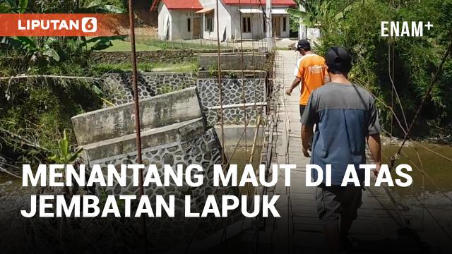 Ngeri! Jembatan Lapuk Jadi Akses Satu-satunya Desa Kedunggede
